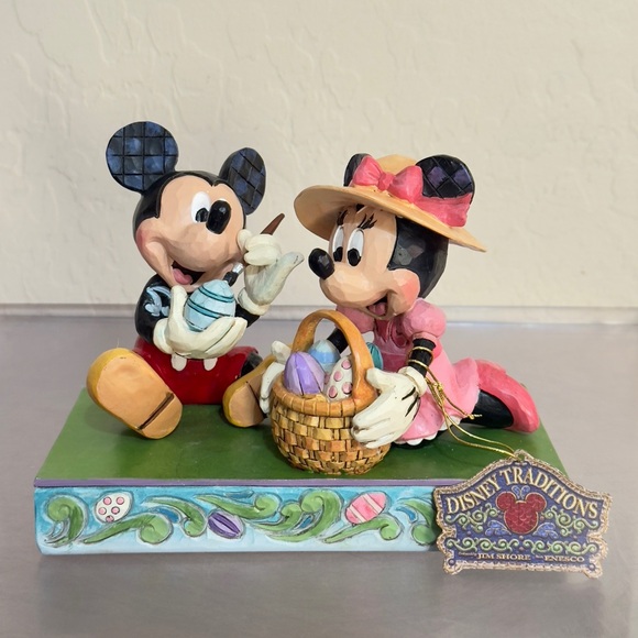 Jim Shore Disney Traditions Mickey & Minnie Mouse Easter Artistry 6008319 (1488) - Picture 2 of 16